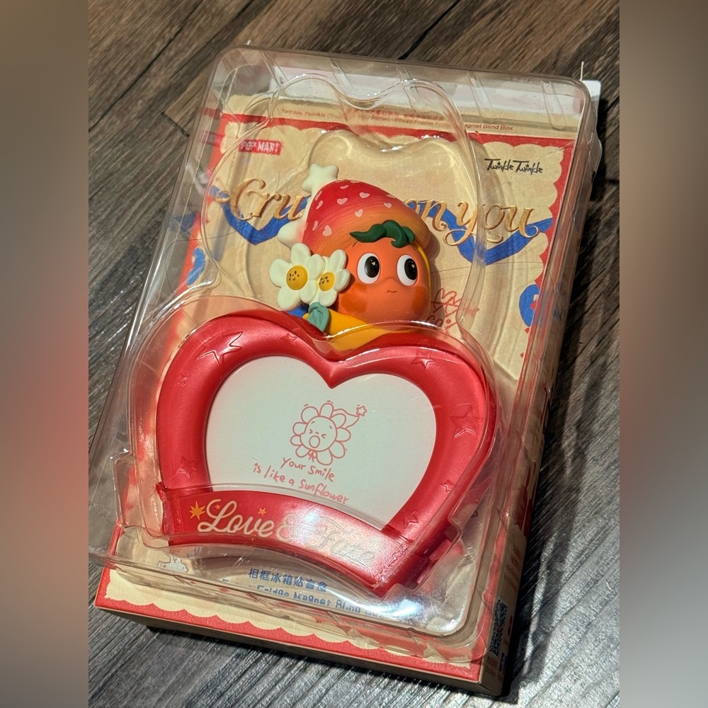 Pop Mart Twinkle Twinkle Crush on you photo frame fridge magnet Blushing Moment